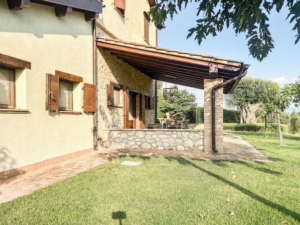 Departamento, patio, vista al jardín | Restaurante al aire libre