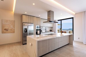 Coffee/tea maker, fridge, microwave, oven - Main Level 3BR | Oceanview & Private Pool (Huatulco)