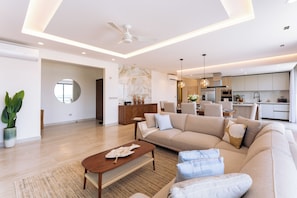 Smart TV, stereo - Main Level 3BR | Oceanview & Private Pool (Huatulco)