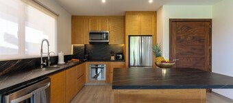 2nd Level 2BR | Oceanview & Beach Access