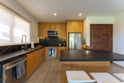 2nd Level 2BR | Oceanview & Beach Access