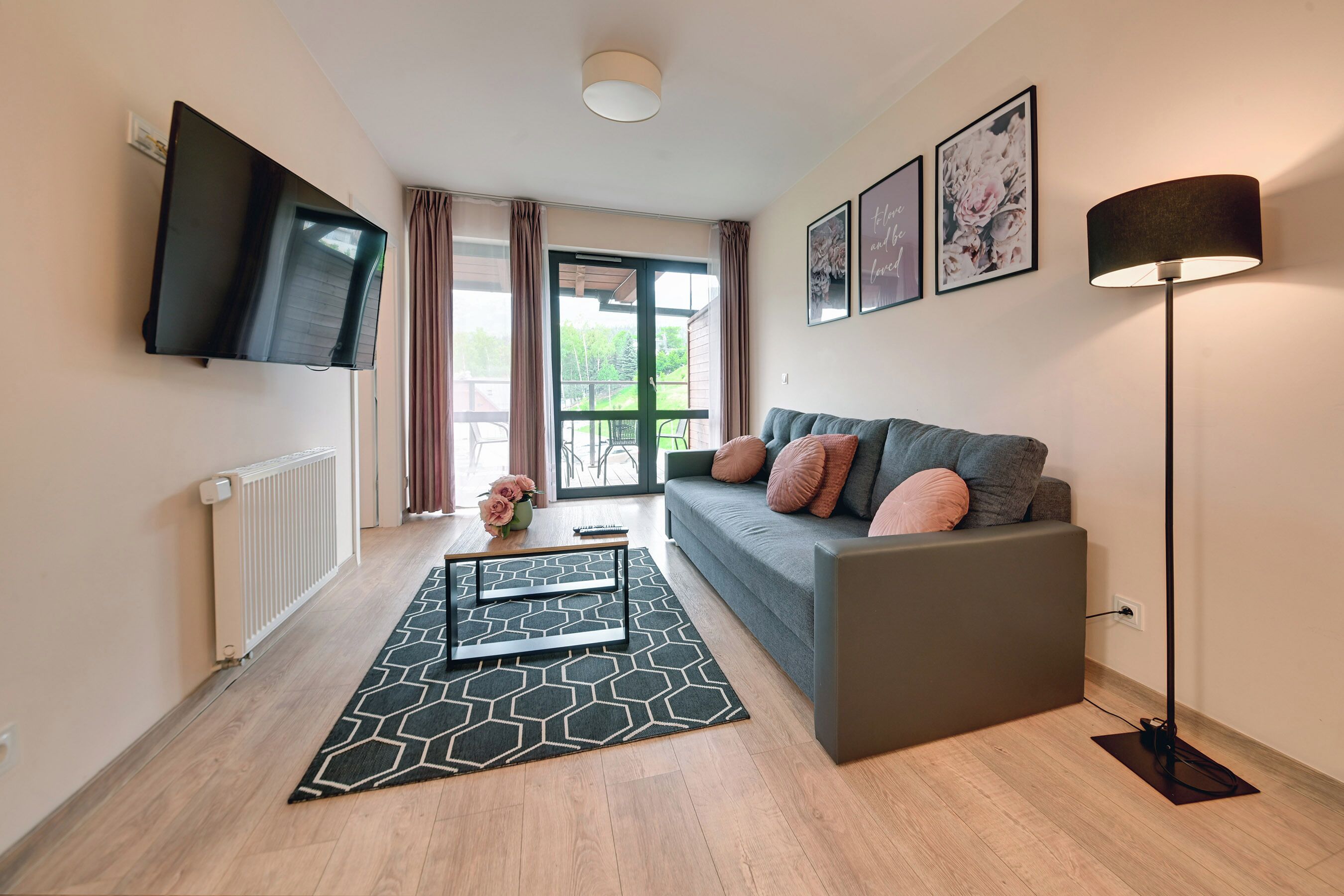Apartment, Balcony, Mountain View | Living room