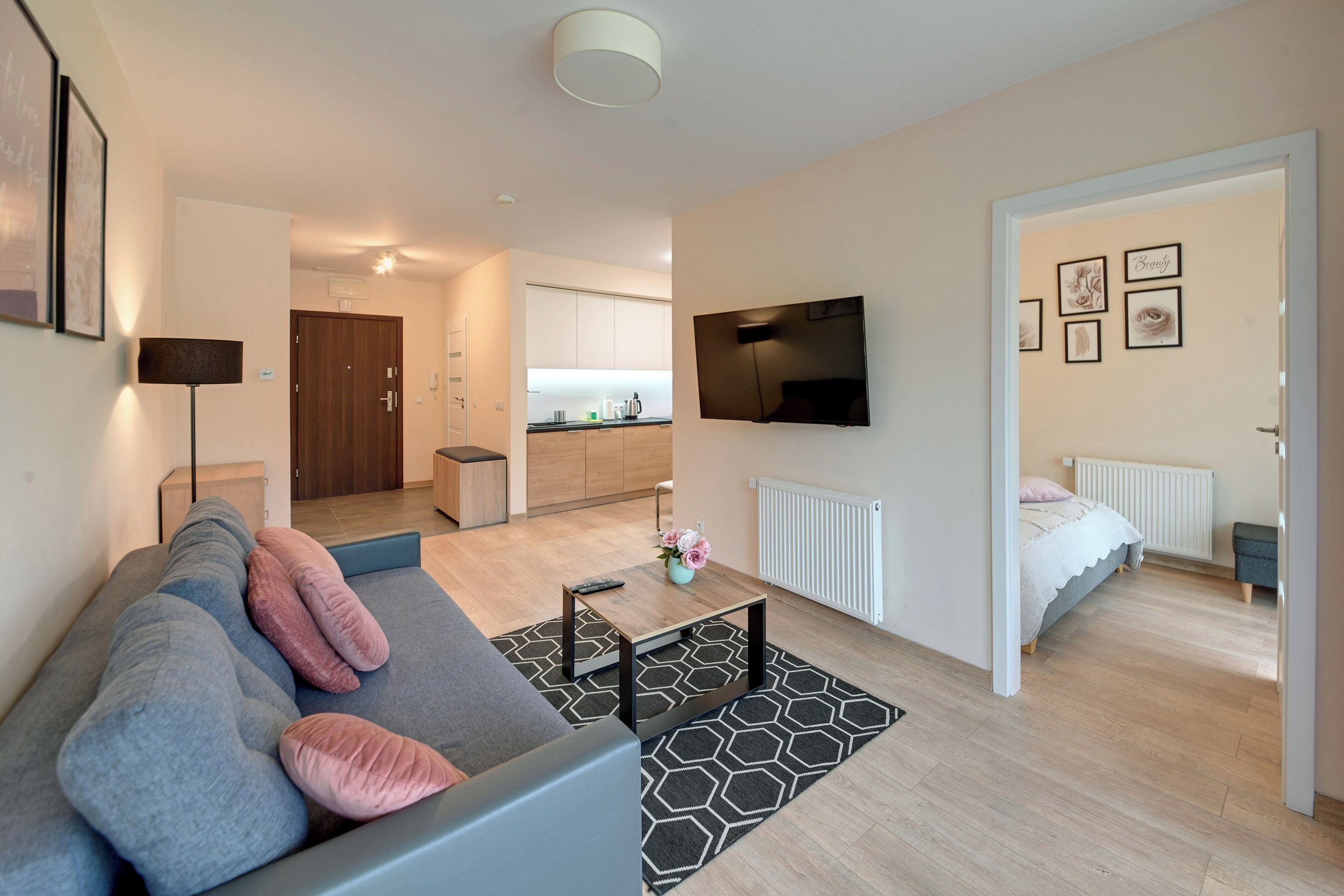 Apartment, Balcony, Mountain View | Living room