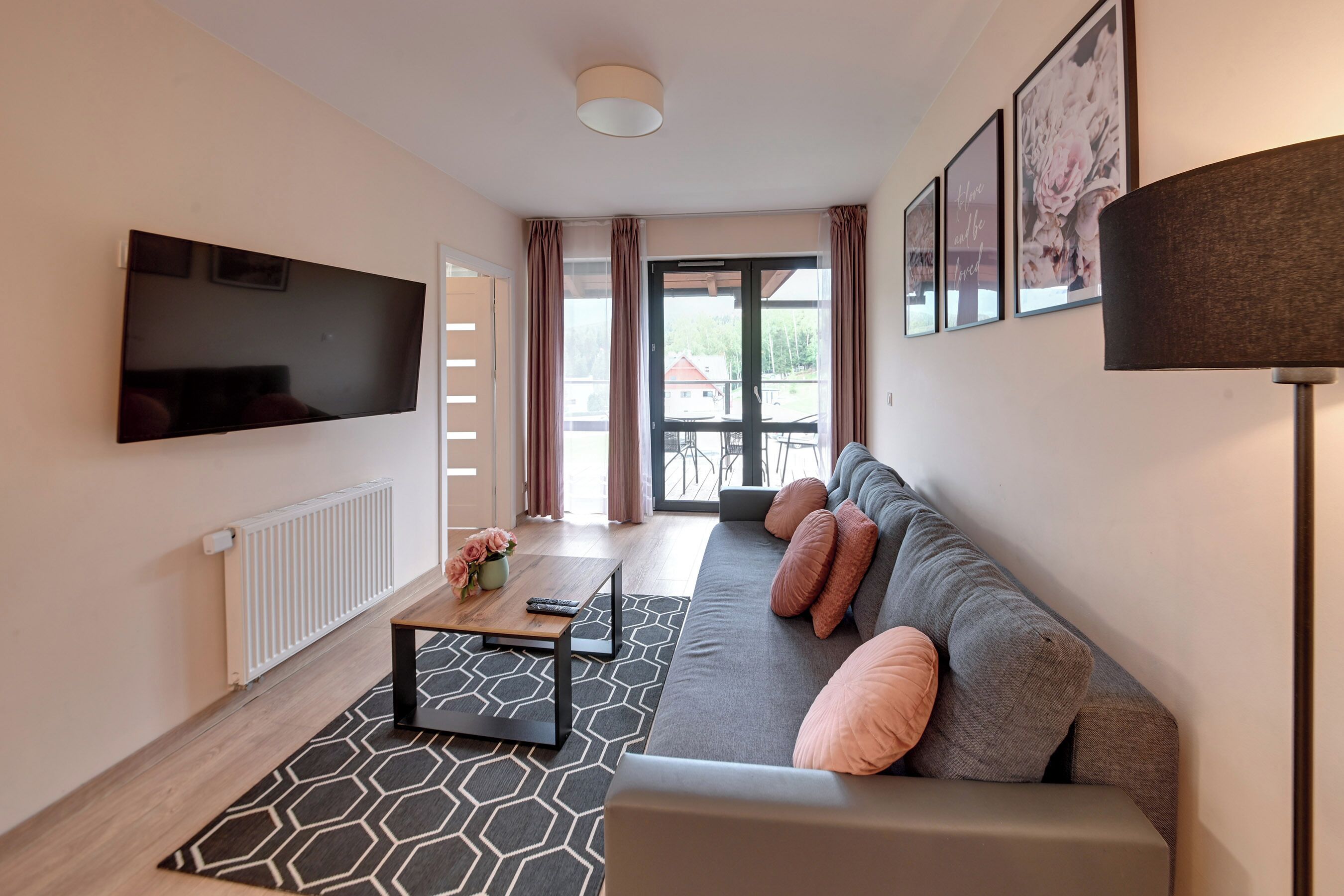 Apartment, Balcony, Mountain View | Living room