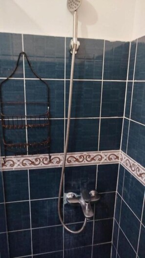 Dusche, Handtücher, Seife, Toilettenpapier