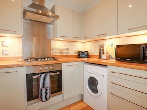 Cookware/dishes/utensils - 1 Water's Edge (Looe)