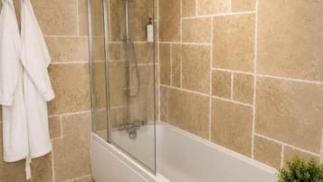 Superior Apartment, 2 Bedrooms, Balcony, Sea View | Bathroom | Slippers