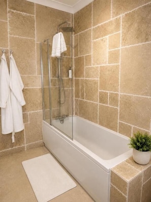 Apartament superior, 2 dormitoris, balcó, vistes al mar | Bany | Sabatilles 