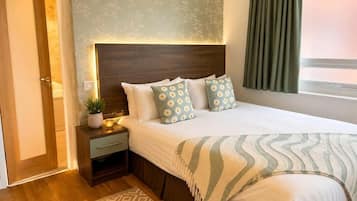 Departamento superior, 2 habitaciones, balcón, vista al mar | Cortinas blackout, tabla de planchar con plancha y wifi gratis
