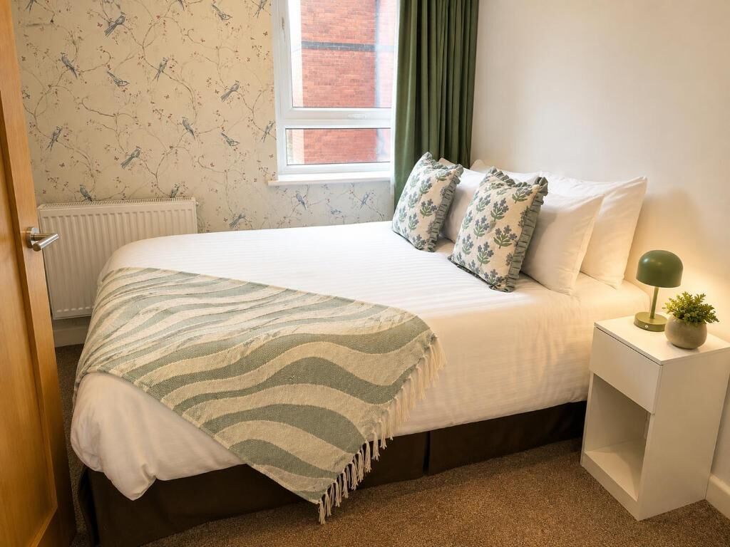 Superior appartement, 2 slaapkamers, balkon, uitzicht op zee | Verduisterende gordijnen, een strijkplank/strijkijzer, gratis wifi