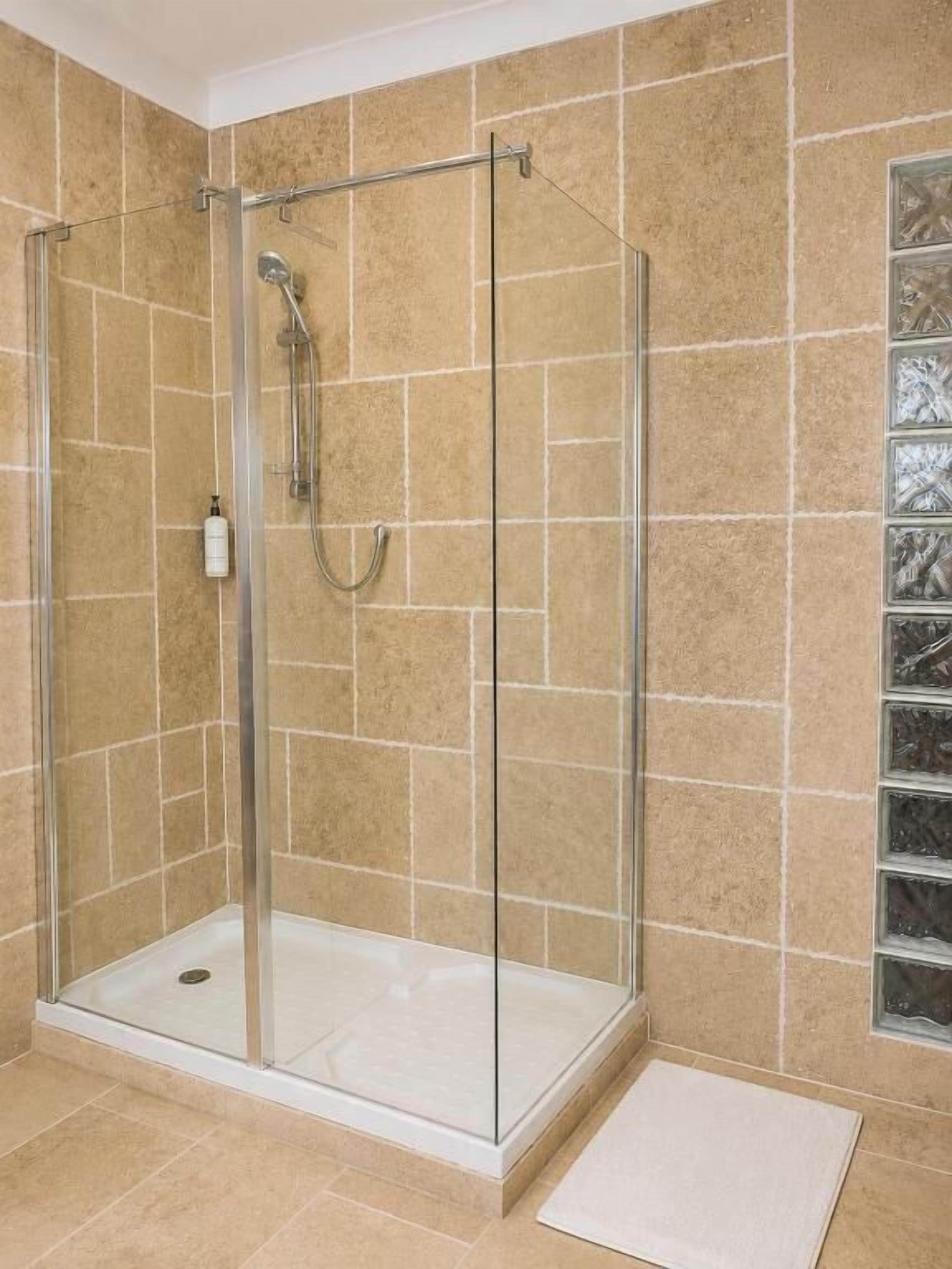 ซูพีเรียอพาร์ทเมนท์, 2 ห้องนอน, ระเบียง, วิวทะเล | ห้องน้ำ | รองเท้าสวมภายในห้อง