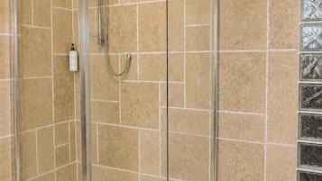 Superior Apartment, 2 Bedrooms, Balcony, Sea View | Bathroom | Slippers