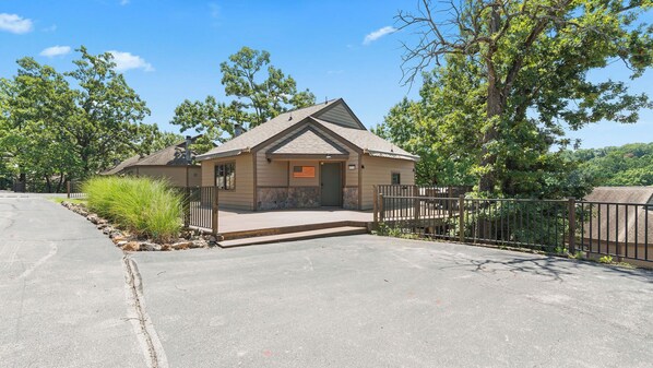 Exterior - Lake of the Ozarks Villa — Pool, Dock & Minutes to Shopping (Osage Beach)