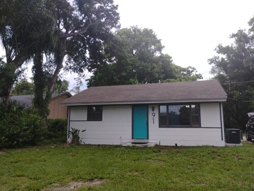 Relaxing lake house with AC in quiet Casselberry
