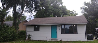 Relaxing lake house with AC in quiet Casselberry