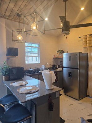 Private kitchen - Charming AC Appartment located on south coast of Barbados. Mins from Airport. (Christ Church)