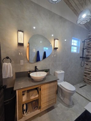 Bathroom - Charming AC Appartment located on south coast of Barbados. Mins from Airport. (Christ Church)