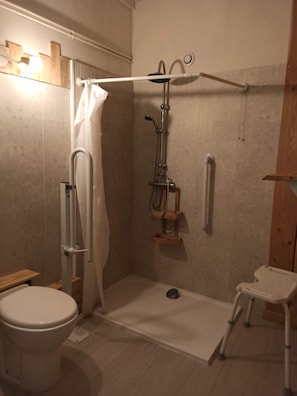 Kahden hengen comfort-huone | Kylpyhuone | Hiustenkuivaaja
