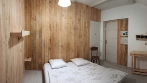 Phòng đôi tiện nghi đơn giản | Phòng tắm