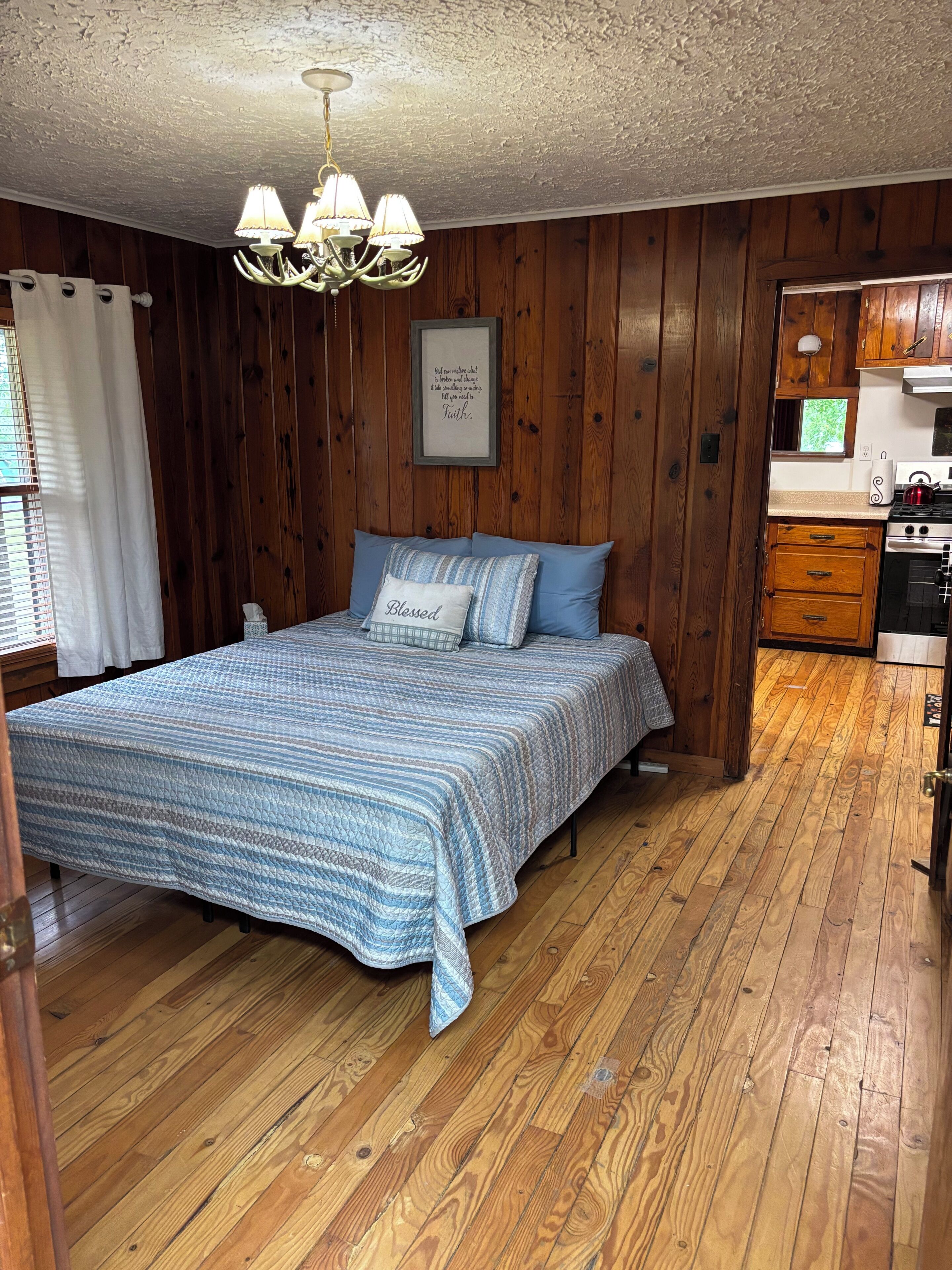 3 bedrooms, iron/ironing board, WiFi (free), bed sheets