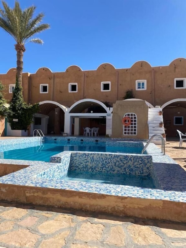 حمام سباحة