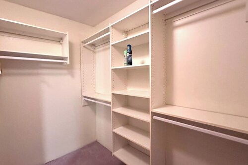 Master Bedroom/2 Queen Beds, 15 Min YVR, A/C