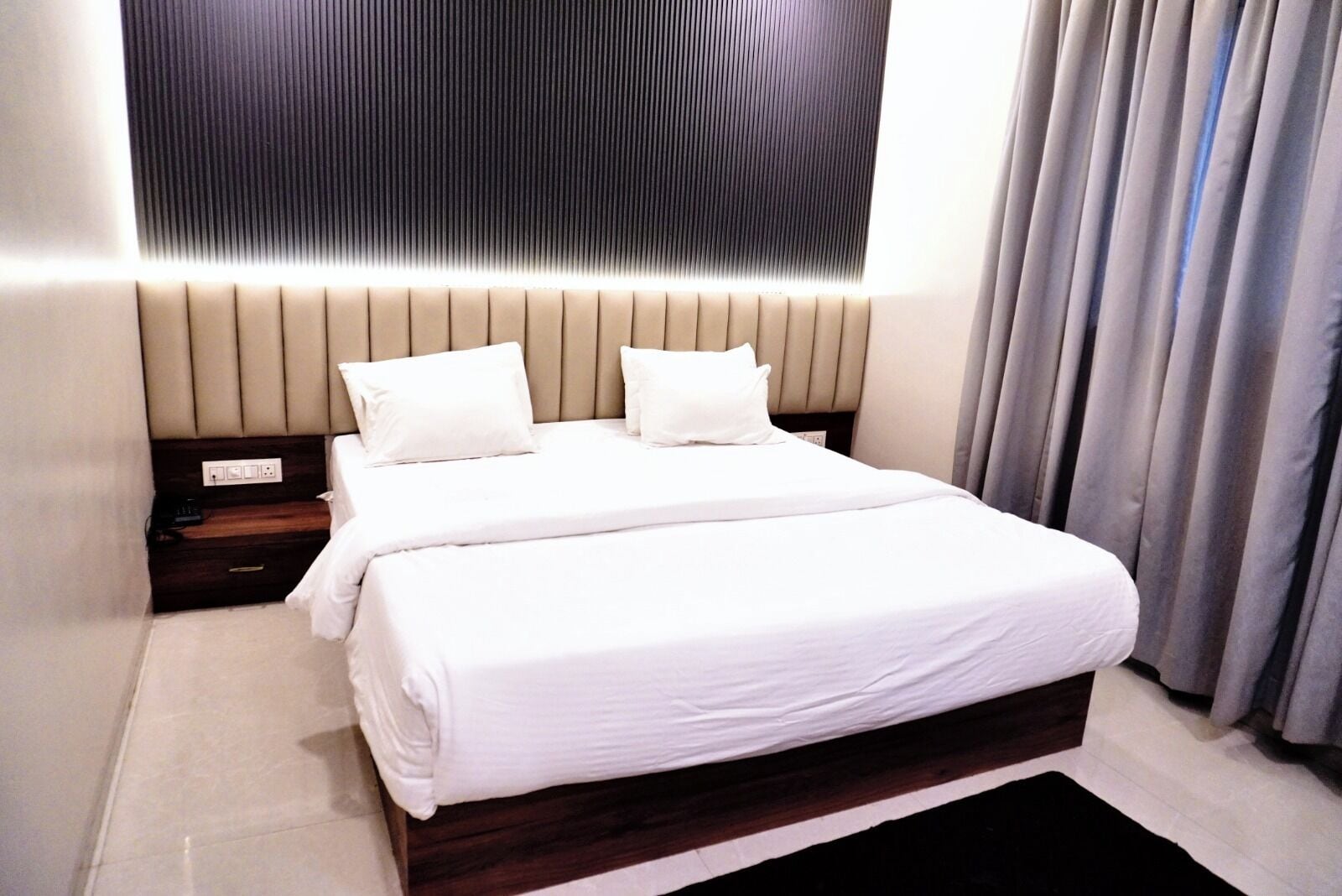 Deluxe Twin Room, City View | Bed sheets