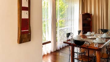 Standard Cabin, Beach View | Dining