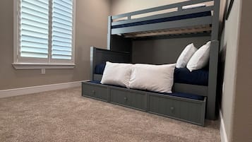 3 bedrooms, iron/ironing board, WiFi, bed sheets