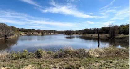 Ranch West - Luxury Barndominium on Large Acreage, Fishing & Peaceful Views