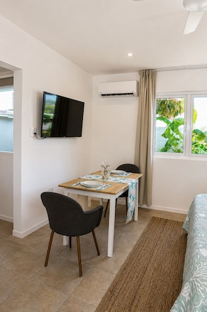 Dining - Solara Suite I Sunny Studio I Private Plunge Pool (Noord)