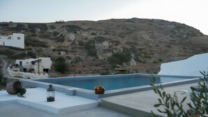 A pool area with a view of a rocky hillside. - Apartment 'One-Bedroom' with Wi-Fi and Air Conditioning (Emporio)