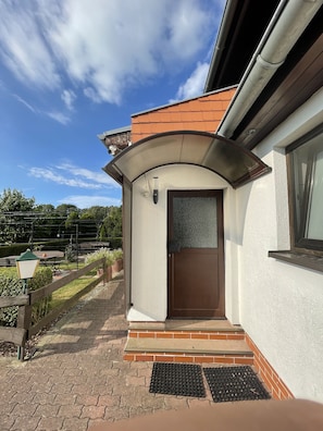 Exterior detail - Room 'Pension Dalina - Nr. 2' with Shared Terrace, Shared Garden and Wi-Fi (Sagard)