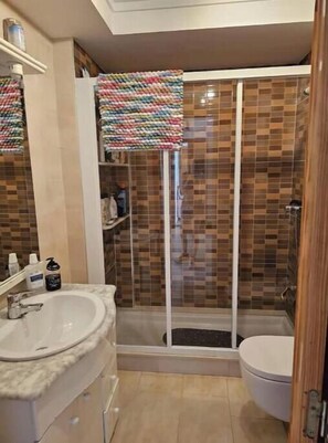 Shower, hair dryer, towels, soap - Las Perlas Residential Complex on the Beachfront (Denia)