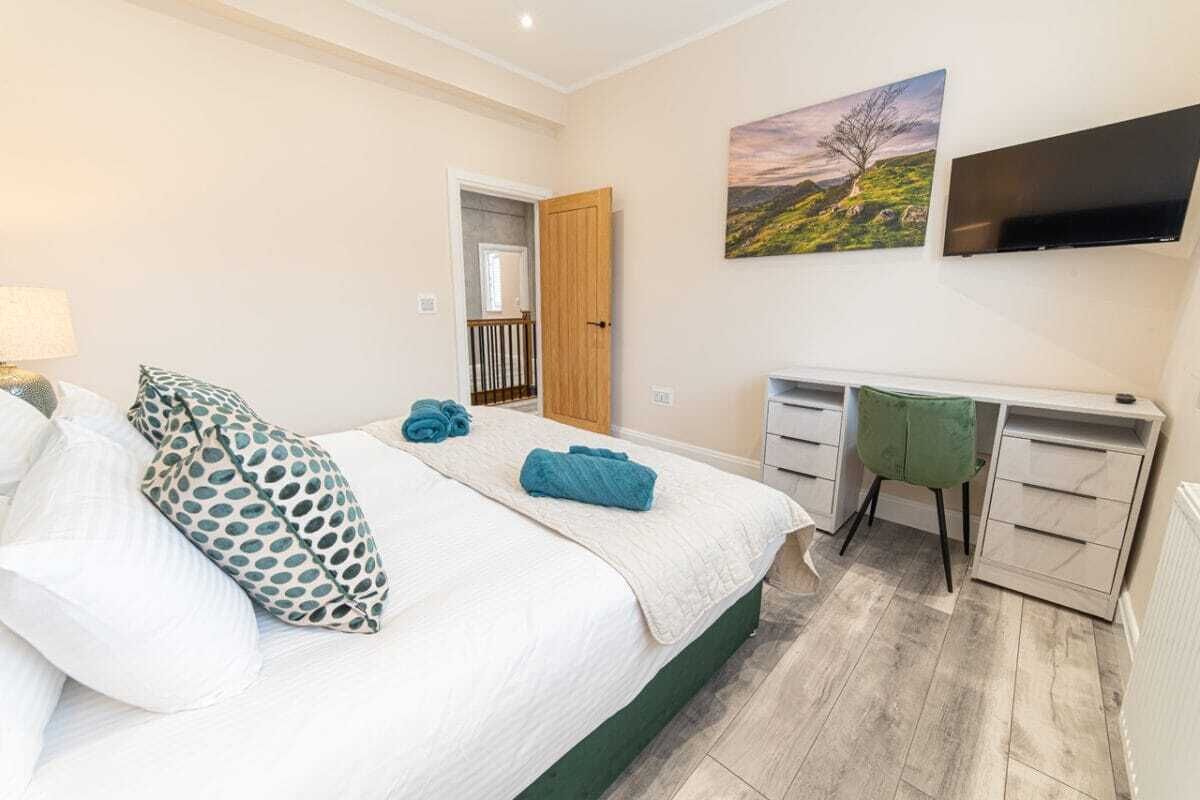 Double or Twin Room | Laptop workspace, blackout curtains, iron/ironing board, free WiFi