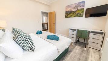 Double or Twin Room | Laptop workspace, blackout curtains, iron/ironing board, free WiFi
