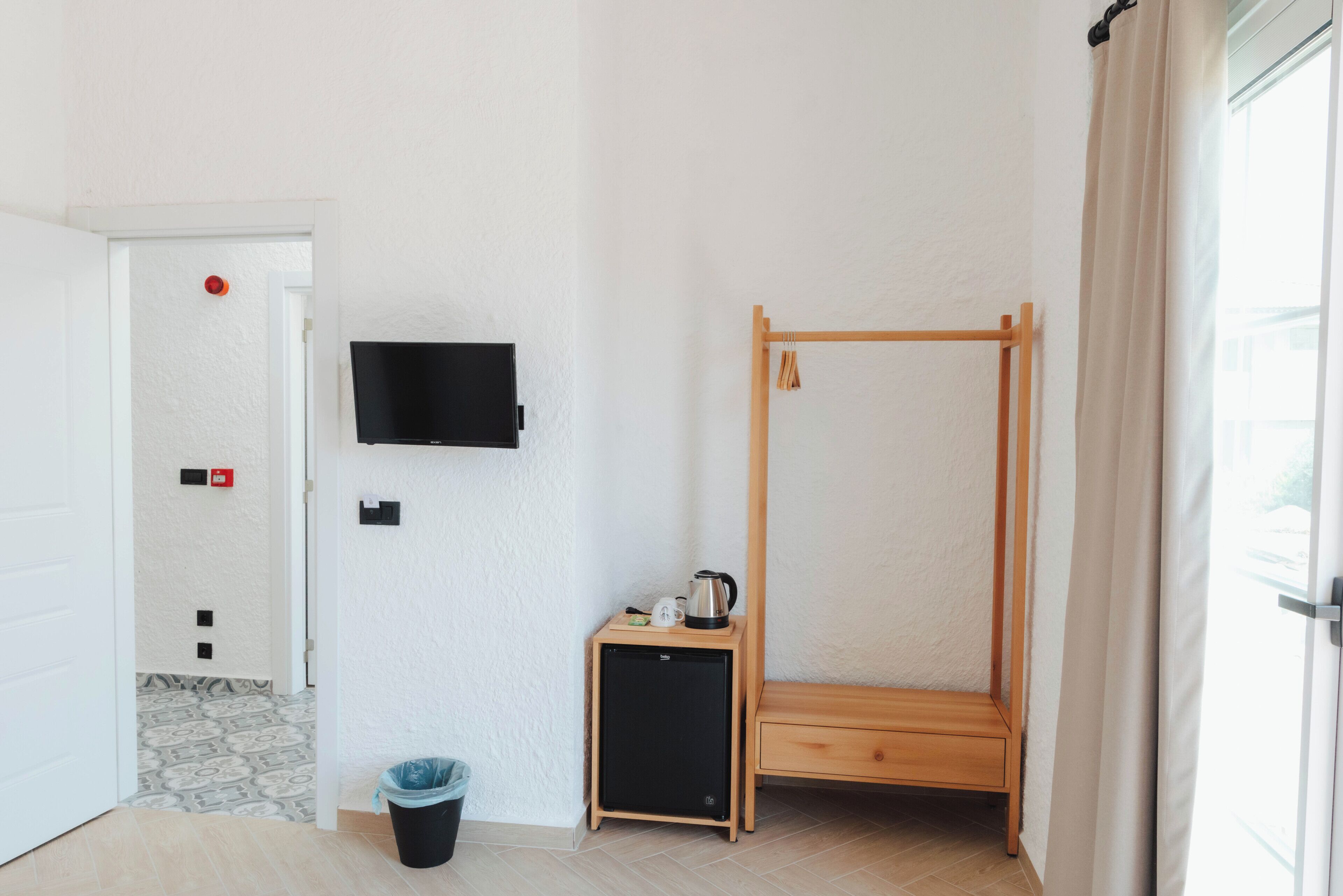 Deluxe Double Room, Balcony, Pool View | Interior