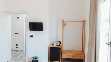 Deluxe Double Room, Balcony, Pool View | Interior