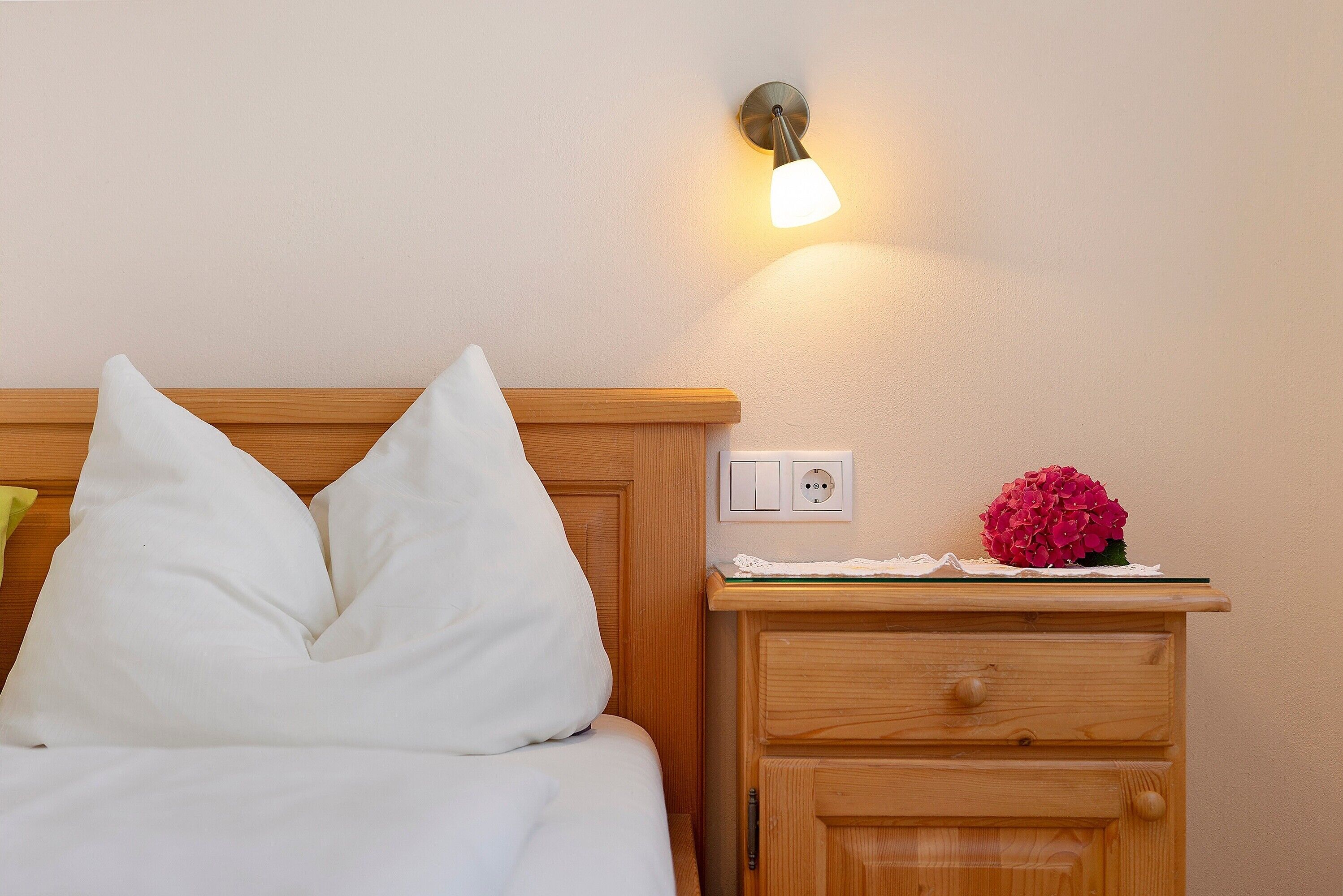 WiFi, bed sheets