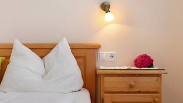 WiFi, bed sheets