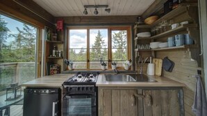 Coffee/tea maker, fridge, oven, stovetop - Faråsen Tretoppgård (Ringsaker)