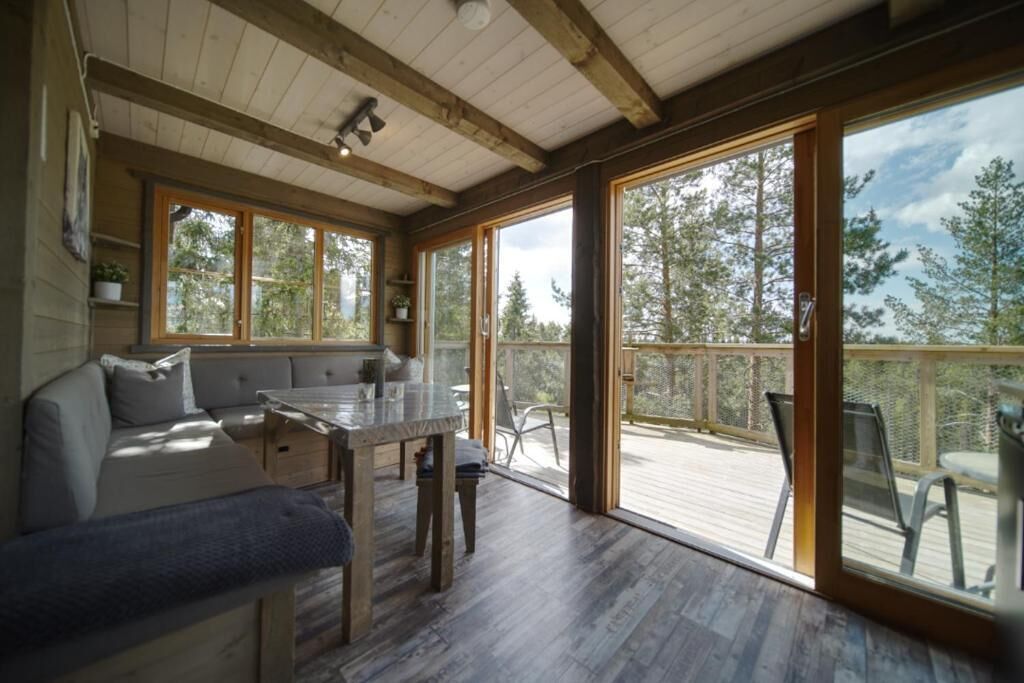 Deluxe Tree House | Living area