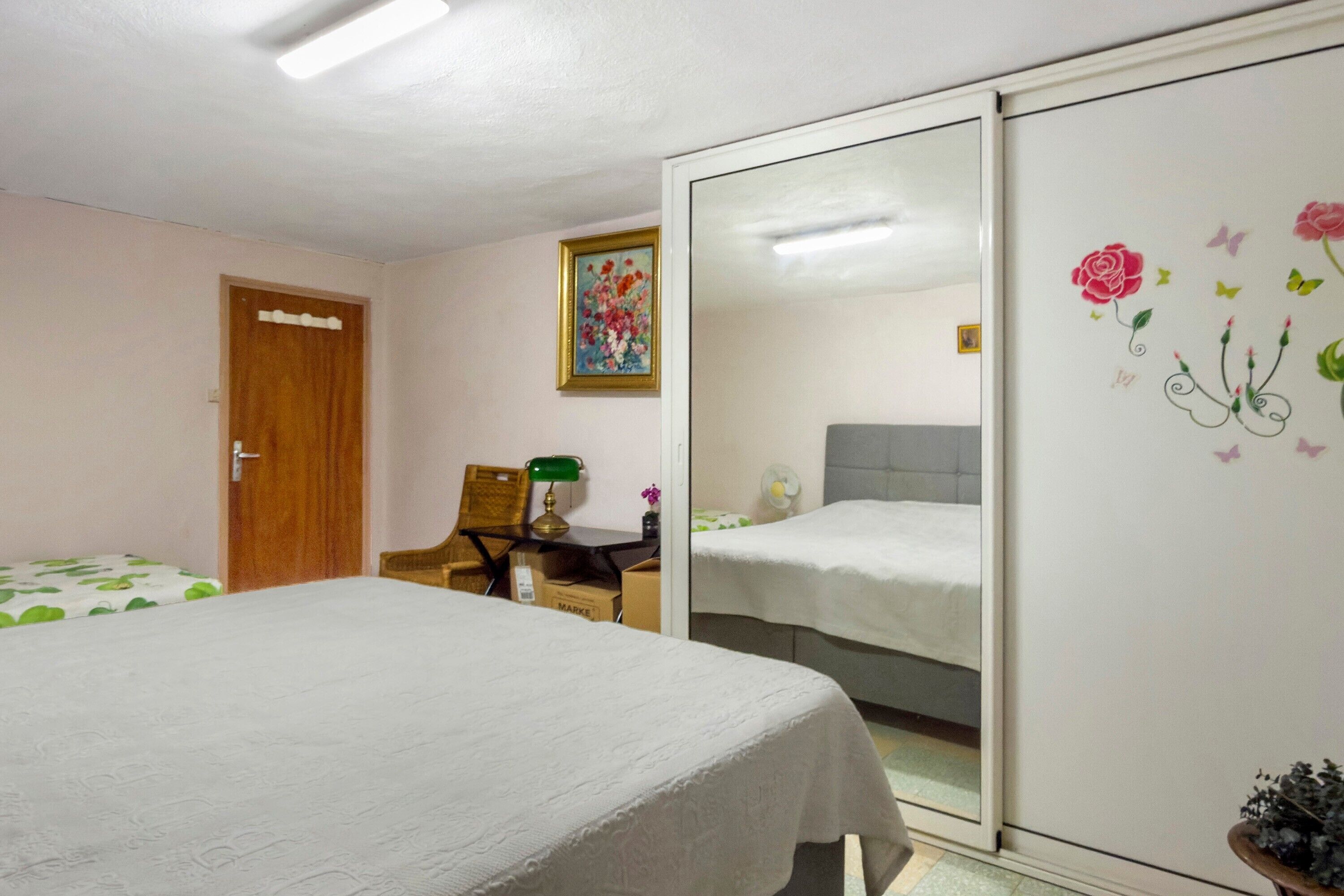 2 bedrooms, iron/ironing board, WiFi, bed sheets