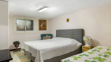 2 chambres, fer et planche à repasser, Wi-Fi, draps fournis
