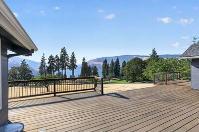 Columbia Gorge - Mosier Bluff | River Views & Pool