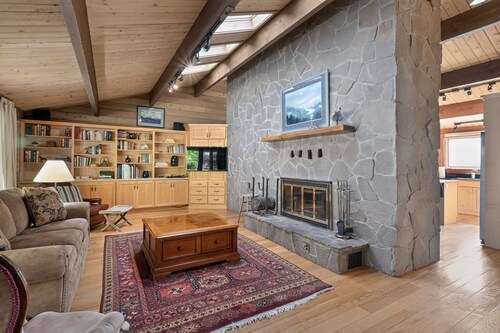Columbia Gorge - Mosier Bluff | River Views & Pool