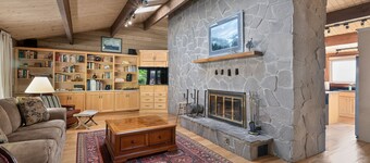 Columbia Gorge - Mosier Bluff | River Views & Pool