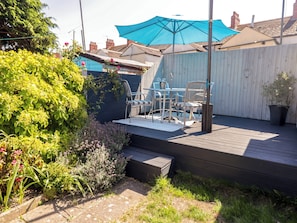 Outdoor dining - 18 Kent Street (Cardiff)
