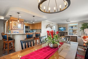 Dining - Towering Oceanfront Views - Royal Kahana 701 (Lahaina)