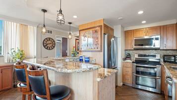 Coffee/tea maker, fridge, microwave, oven